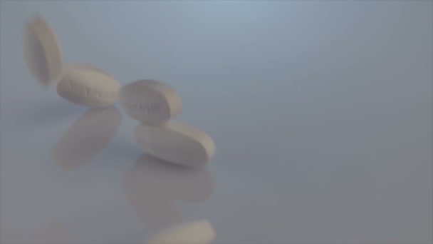 Various prescription pills falling — Stock Video