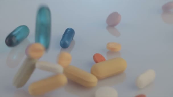 Various prescription pills falling — Stock Video