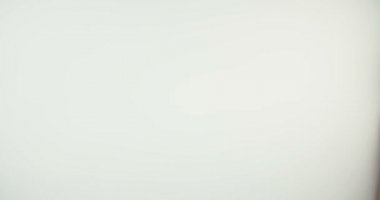 genç kadın yüz ifadeleri yapma