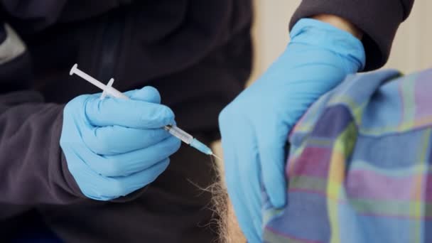 Paramedic giving people the COVID-19 vaccine injection during the vaccination operation — Stock Video