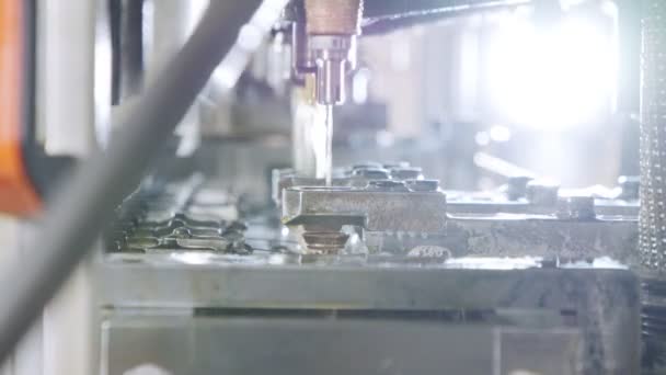 一种大型工业冲压成形板材件 — 图库视频影像
