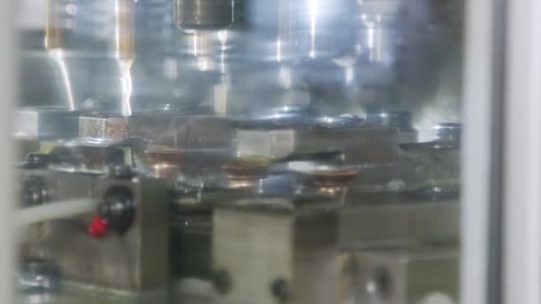 汽车工业用大型工业冲压成形高精度金属件 — 图库视频影像