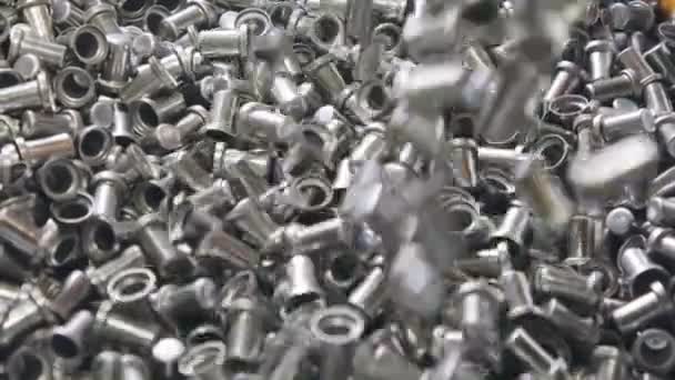 Metalldelar i en modern industriell produktionslinje — Stockvideo