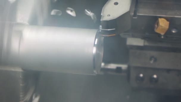 Metallsvarv närbild. tillverkning av metalldelar med hög precision — Stockvideo