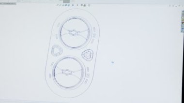 CAD Programını kullanan Endüstriyel Mühendis 'in görüntüsü parçalar tasarlıyor