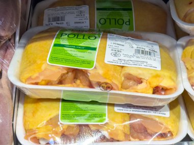 Tarvisio, İtalya - 17 Ekim 2025: Bir markette 