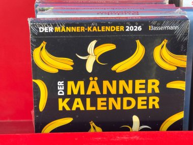 Villach, Avusturya - 12 Ocak 2026 siyah kapaklı muz resimli erkekler takvimi, hediye veya kişisel kullanım için mükemmeldir, mizah ve tarz katar