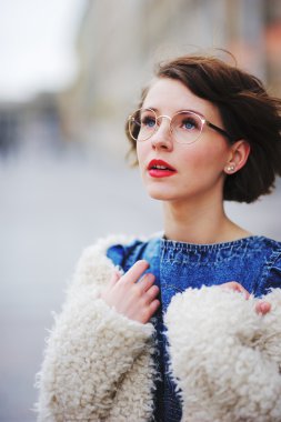 güzel bir sürpriz kız ararken portresi