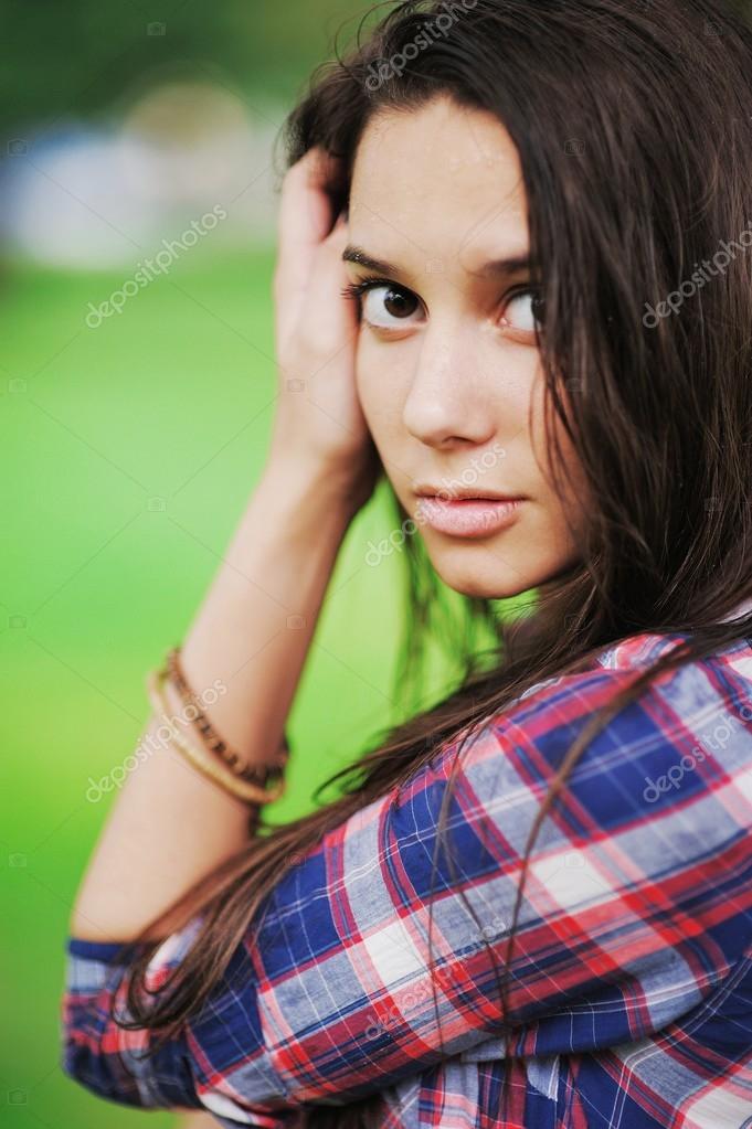 Pretty Brown Haired Brown Eyed Girl Cute Brown Eyed Girl With
