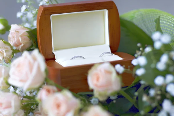 盒子里的结婚戒指 — 图库照片
