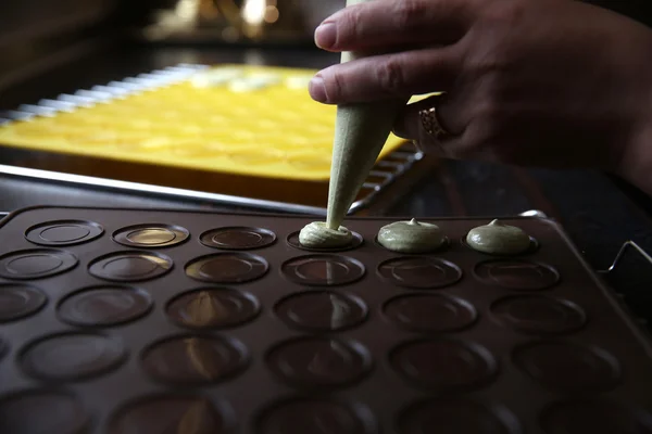 Macaron/acıbadem kurabiyesi, Fransız tatlı yapım süreci