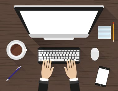 Gölge ile ahşap bir masa işyerinde. Monitör, klavye, bilgisayar faresi, kahve ve akıllı telefon