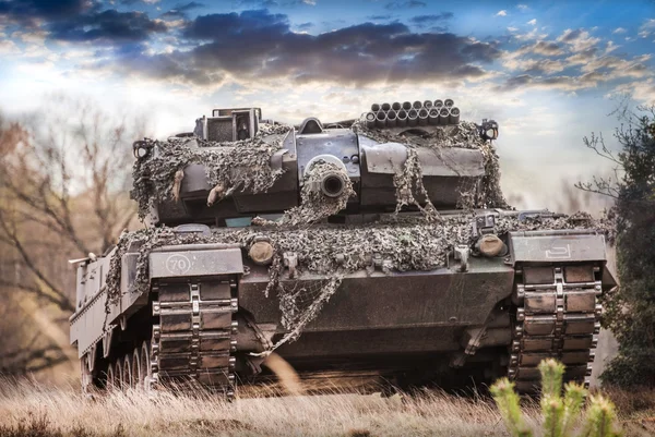 Tanque de batalha principal alemão está em posição — Fotografia de Stock