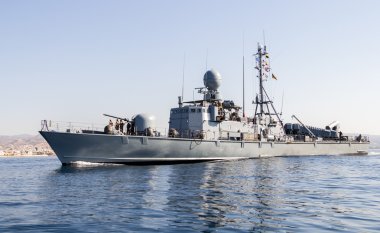 Alman Donanma sürat teknesi limana götürmek