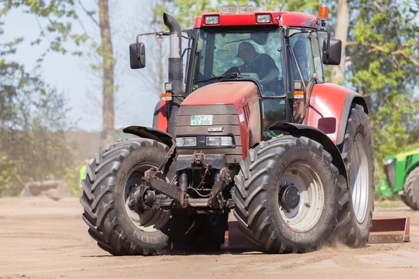 Duitse case puma cvx 150 trekker stations op track op een motortechnic festival — Stockfoto