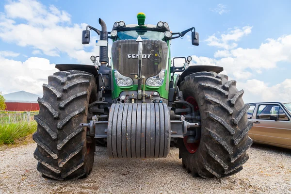 German Fendt tractor stands on a oldtimer show — Stock Photo, Image