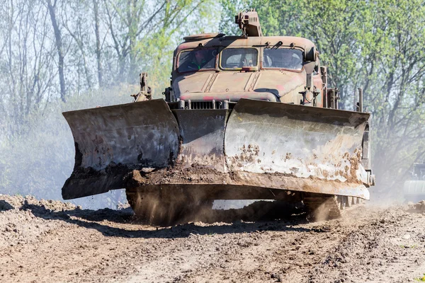 BAT soviética - M bulldozer militar está en camino — Foto de Stock