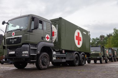 Alman kurtarma merkezi sistem kamyon plaka üzerinde durur