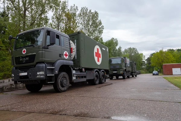 Німецький порятунку центру системи на вантажні автомобілі стоїть на тарілці — стокове фото