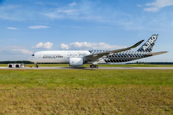 Airbus A 350-900 XWB vliegtuig — Stockfoto