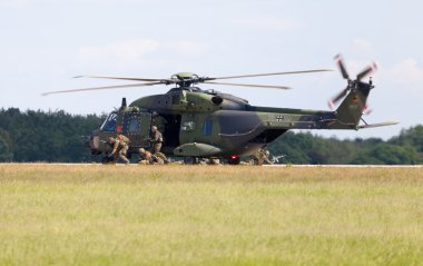 taktik asker helikopter Nh90