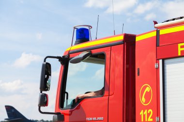 Alman servis aracı üzerinde Havalimanı standları