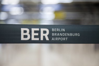 Bir Havaalanı üzerinde bağlı Berlin Brandenburg Havaalanı bariyer