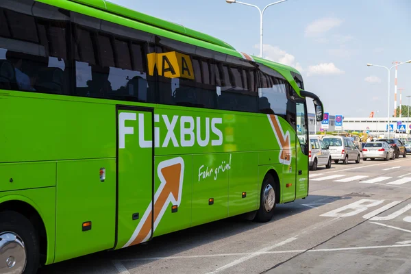 Německý mercedes benz autobus z flixbus — Stock fotografie