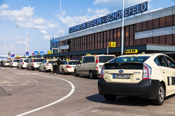 Niemieckie samochody taksówek na lotnisko — Zdjęcie stockowe