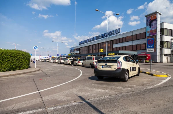 Taxis alemanes se para en el aeropuerto — Foto de Stock