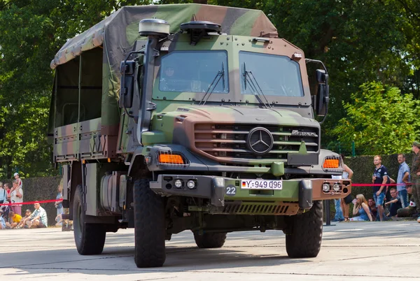 Німецька армія вантажівка, Mercedes-Benz Церос — стокове фото