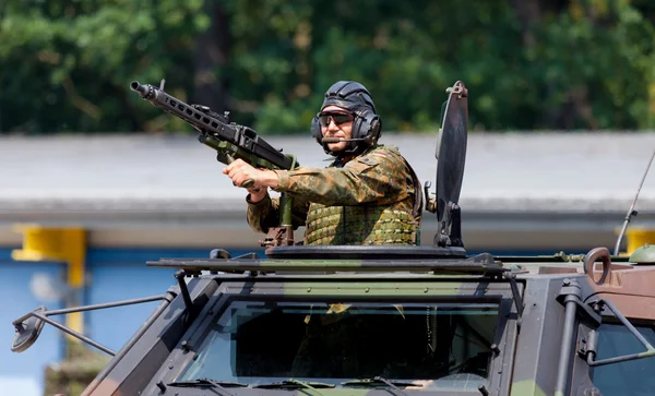 Soldado alemão protege com metralhadora — Fotografia de Stock