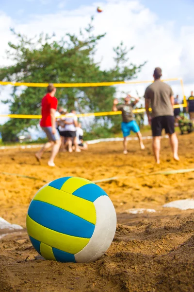 Volleyball lies on playing field — Stock Photo, Image