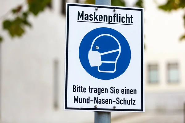 Infotafel Einer Deutschen Stadt Mit Deutschem Text Maskenpflicht Bitte Tragen — Stockfoto