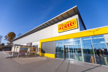 PASSAU / GERMANY - NOVEMBER 8, 2020: Branch logo of Netto. Netto Marken-Discount is a German discount supermarket chain. clipart