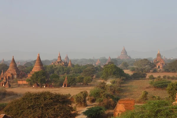 古い寺院とバガン、ミャンマーの仏塔 — ストック写真