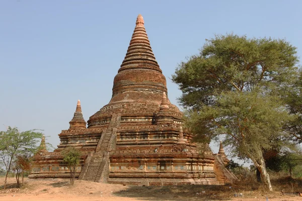 Gamla buddhistiska tempel och pagoder i Bagan, Myanmar — Stockfoto