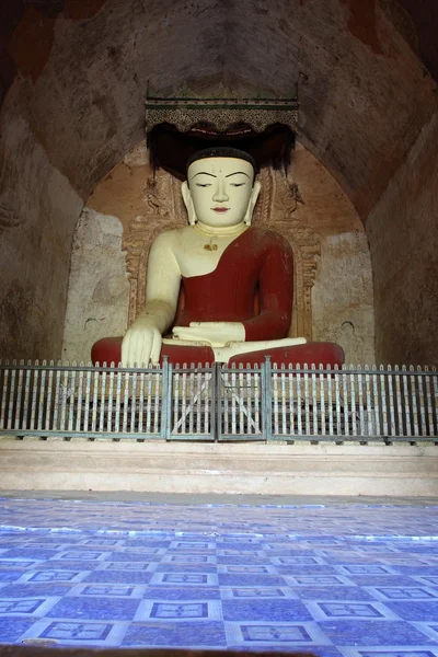 Sulamani, La vecchia statua di Buddha nel vecchio tempio di pagoda a Bagan, Myanmar — Foto Stock