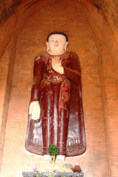 バガン、ミャンマーの古い塔寺の古い仏像 Pyathada — ストック写真