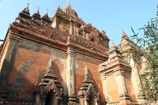 Gamla buddhistiska tempel och pagoder i Bagan, Myanmar — Stockfoto