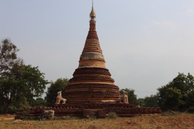 Mandalay yakınındaki Inwa adlı eski Budist tapınağı kalıntıları. Myanmar