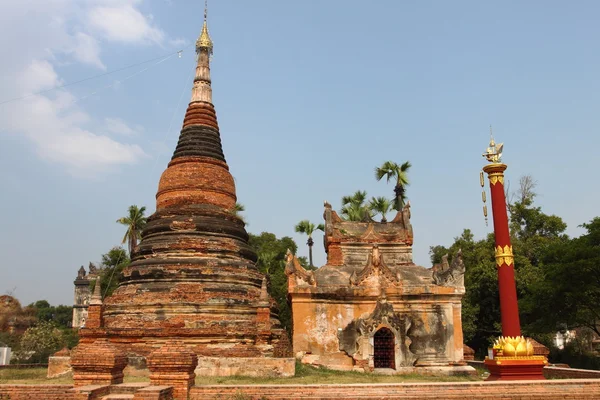 Старий буддійський храм руїни в Inwa поблизу Mandalay. М'янма — стокове фото