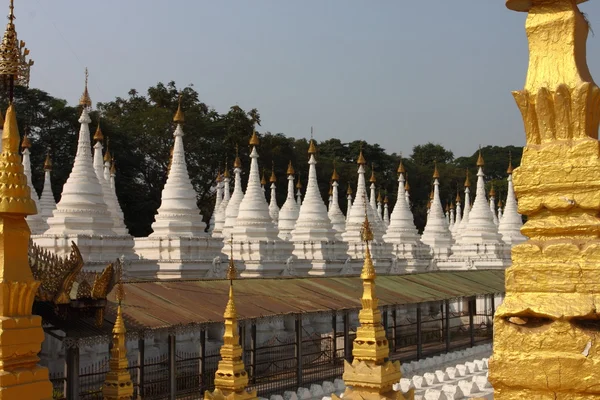 Пагода Санда Муни в Мандалае, Мьянма — стоковое фото