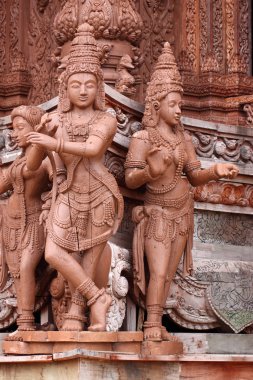 Hakikat sanctuary ahşap heykel. Pattaya, Tayland