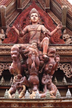 Hakikat sanctuary ahşap heykel. Pattaya, Tayland