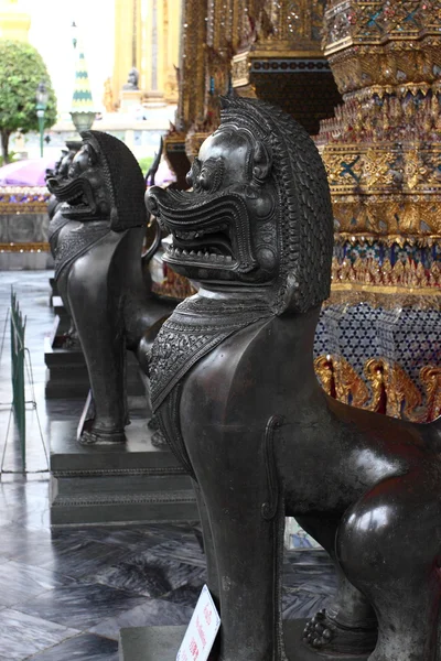 Garuda in Wat Phra Kaew, the Emerald Buddha, Grand Palace, Thailand — стоковое фото