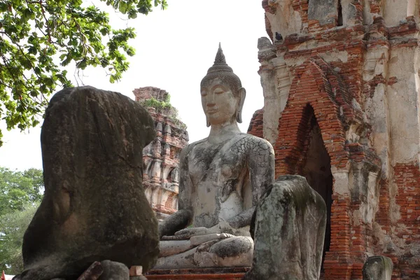 Wat Phra Mahathat en el parque histórico de Ayutthaya, Tailandia . —  Fotos de Stock