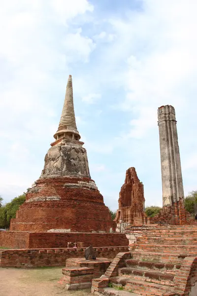 Wat Phra Mahathat no parque histórico de Ayutthaya, Tailândia . — Fotografia de Stock