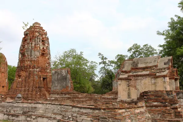 Wat Phra Mahathat nel parco storico di Ayutthaya, Thailandia . — Foto Stock