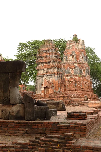 Wat Phra Mahathat no parque histórico de Ayutthaya, Tailândia . — Fotografia de Stock